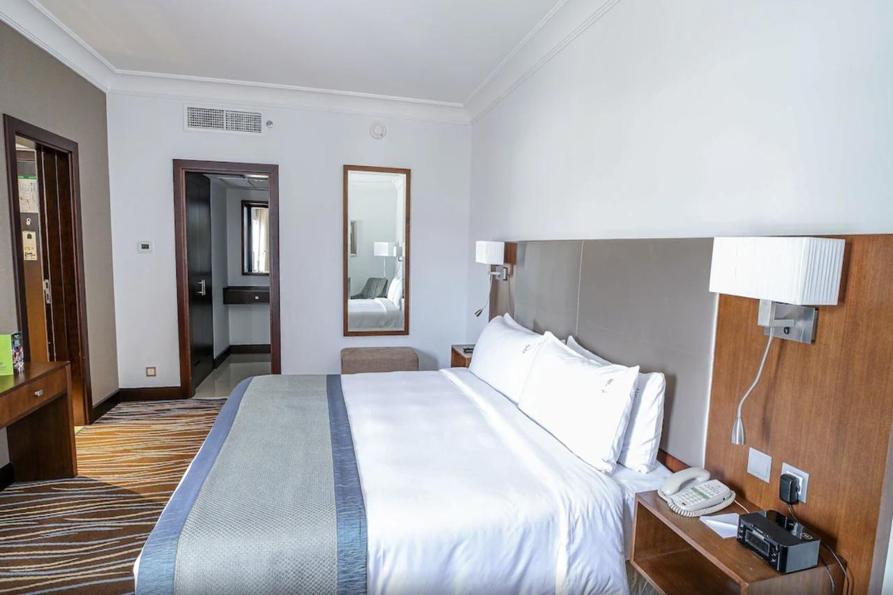 Copthorne Downtown By Millennium Hotel Abu Dhabi Ngoại thất bức ảnh